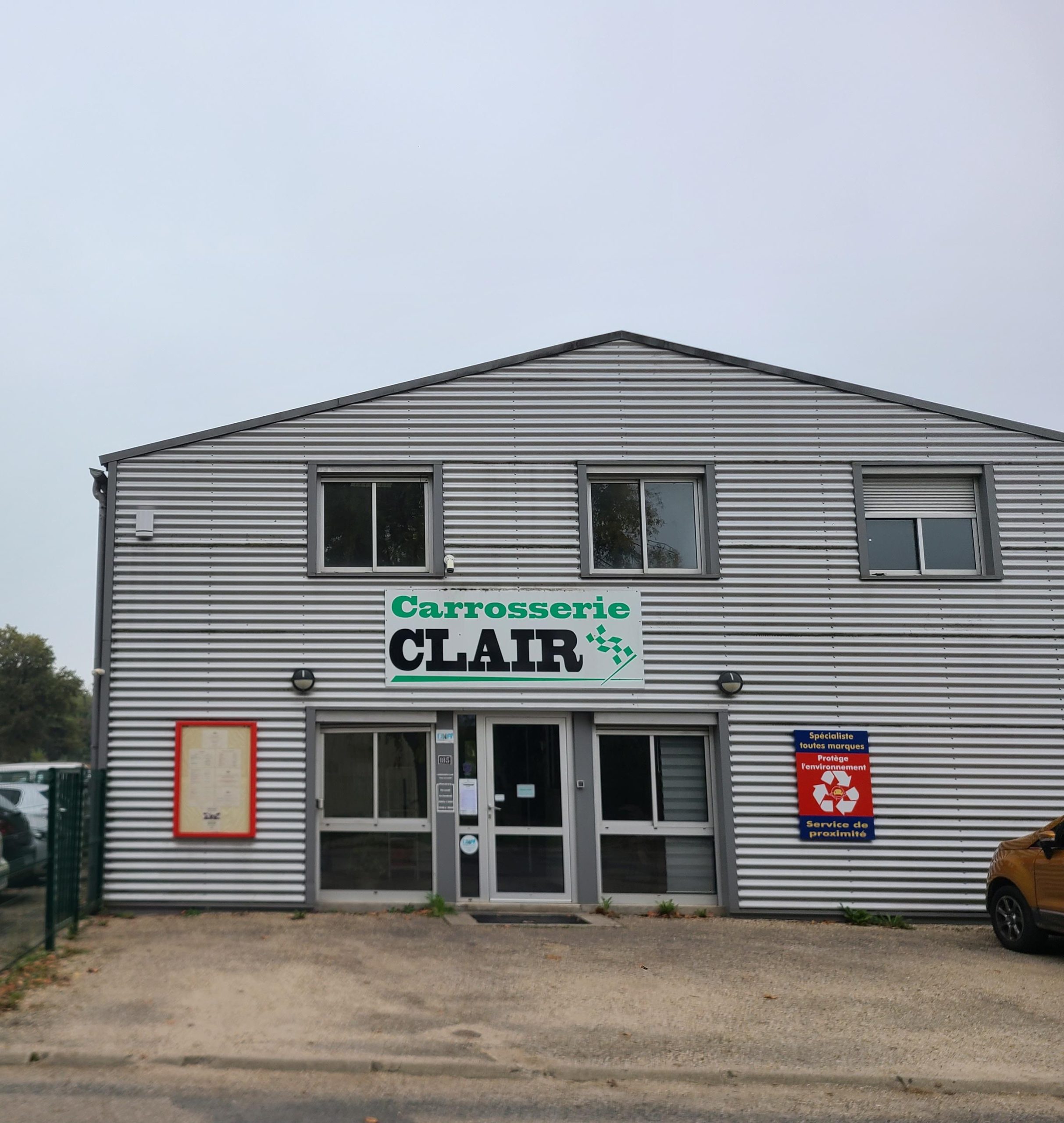 1000027202 La Carrosserie clair vous accueil du Lundi au Jeudi De 8H00-12H00/14H00-18H00 Le Vendredi de 8H00-12H00/14H00-17H00 Fermé le samedi